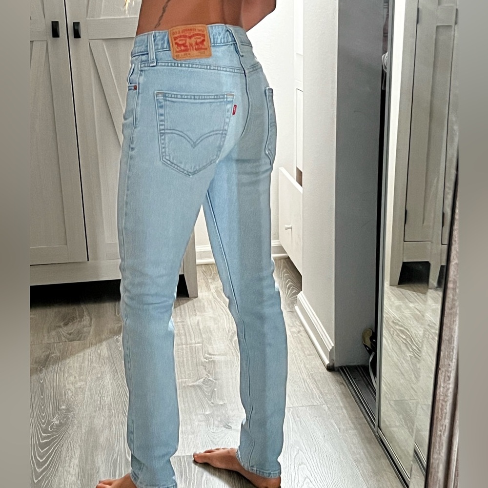 Levi’s straight leg denim wash